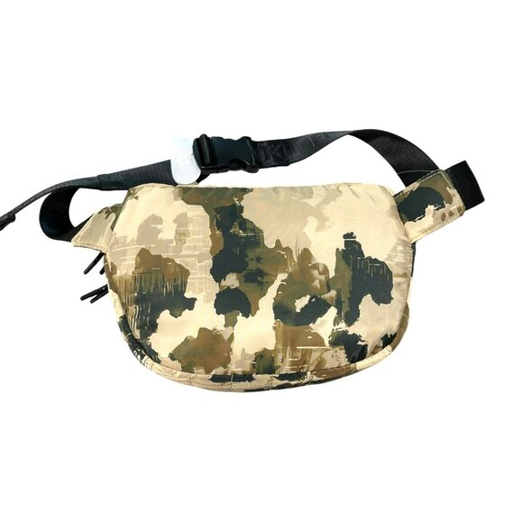 New Free People Camo Sling Bag - Picture 4 of 10